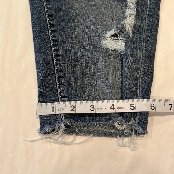 True Religion Riley Knee Shorts Size 25W - Picture 7 of 16